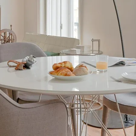 Apartment Plum Guide - Spinning Wheel *