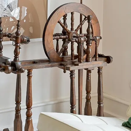 Plum Guide - Spinning Wheel Apartment Lisbon