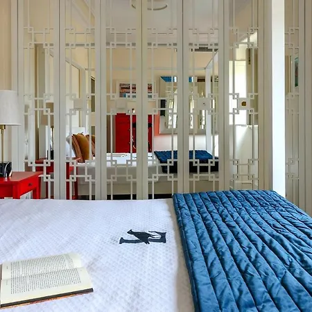 Plum Guide - Spinning Wheel Apartment Lisbon
